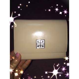 ジバンシィ(GIVENCHY)のクリームベージュの折りたたみ財布♡(財布)