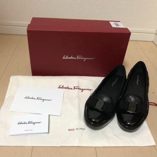 サルヴァトーレフェラガモ(Salvatore Ferragamo)のサルヴァトーレ　フェラガモ　リボン付きフラットスニーカー(バレエシューズ)