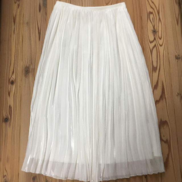 UNTITLED(アンタイトル)のアンタイトル UNTITLED プリーツロングスカート  白 レディースのスカート(ロングスカート)の商品写真