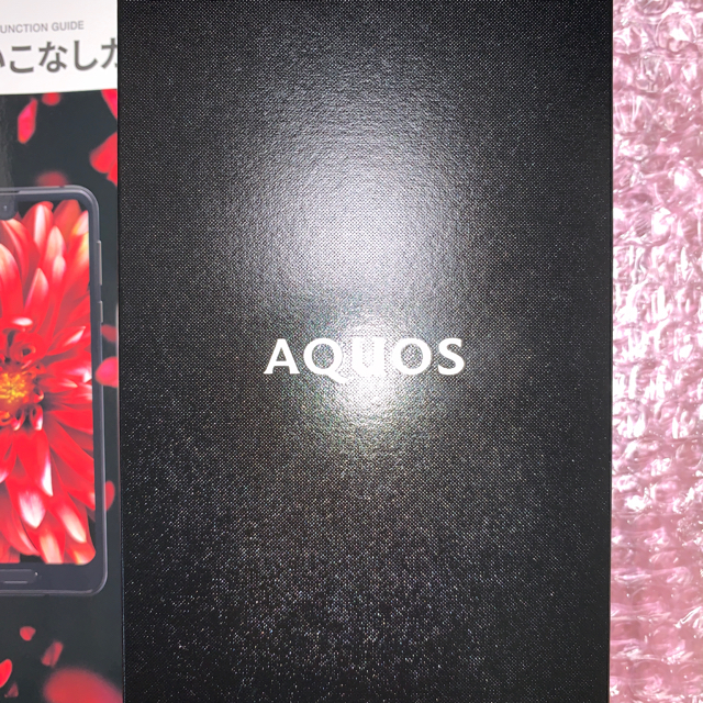 AQUOS(アクオス)のＡＱＵＯＳ Ｒ２ ＳＨ−０３Ｋセット＜Ｋ＞ スマホ/家電/カメラのスマートフォン/携帯電話(スマートフォン本体)の商品写真