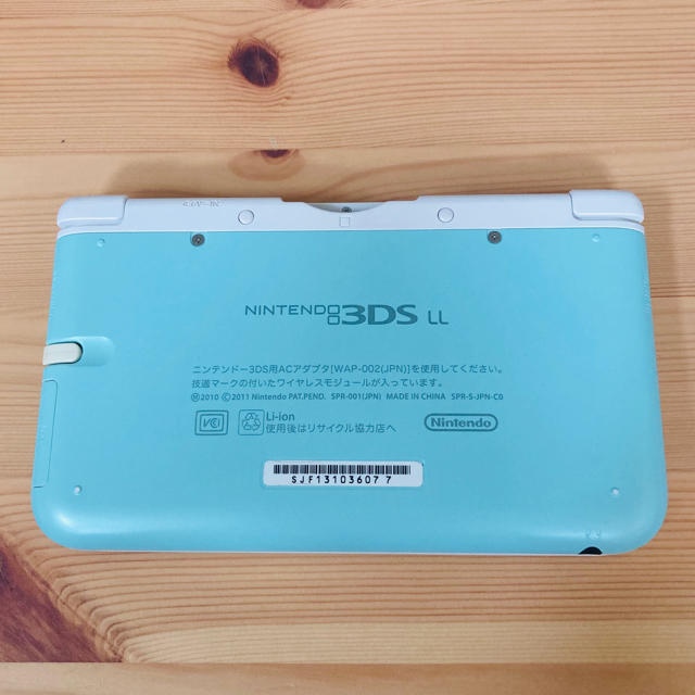 ニンテンドー3DS(ニンテンドー3DS)の[美品]Nintendo 3DS LLミント/ホワイト＋8GBメモリ＋ソフト3点 エンタメ/ホビーのゲームソフト/ゲーム機本体(携帯用ゲーム機本体)の商品写真