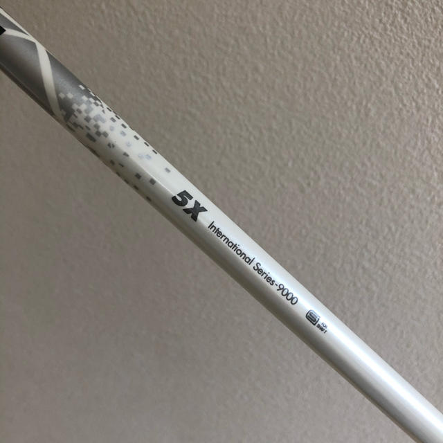 USTMamiya(マミヤ)のATTAS COOOL (5X) DR用 テーラーメイドスリーブ付 チケットのスポーツ(ゴルフ)の商品写真