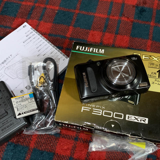富士フイルム(フジフイルム)のFINEPIX F300 EXR 動作良好　 スマホ/家電/カメラのカメラ(コンパクトデジタルカメラ)の商品写真