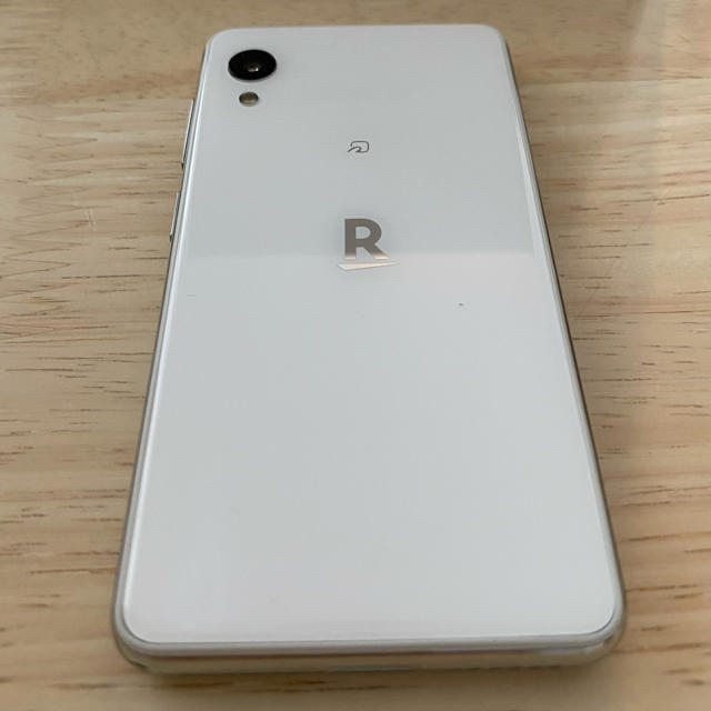 Rakuten(ラクテン)のRakuten Mini SIMフリー 楽天ミニ ホワイト スマホ/家電/カメラのスマートフォン/携帯電話(スマートフォン本体)の商品写真