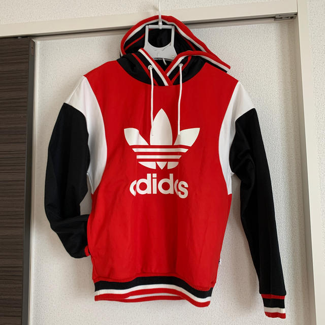 adidas(アディダス)の専用　adidas パーカー　 レディースのトップス(パーカー)の商品写真