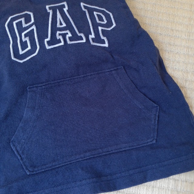 babyGAP(ベビーギャップ)のベビーギャップ90　パーカー　フード キッズ/ベビー/マタニティのキッズ服男の子用(90cm~)(Tシャツ/カットソー)の商品写真