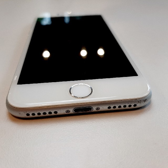 iPhone 7 Silver 32 GB SIMフリー スマホ/家電/カメラのスマートフォン/携帯電話(スマートフォン本体)の商品写真