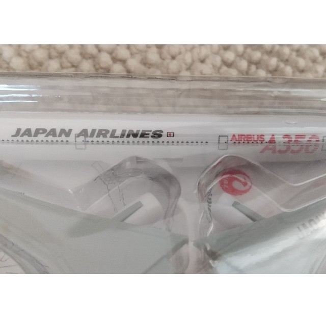 JAL(日本航空)(ジャル(ニホンコウクウ))のJAL エアバス350 モデルプレーン　AIRBUS A350 美品 エンタメ/ホビーのおもちゃ/ぬいぐるみ(模型/プラモデル)の商品写真