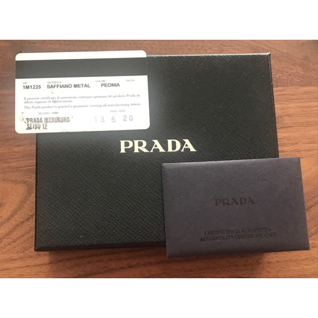 PRADA(プラダ)のプラダ　財布　ピンク レディースのファッション小物(財布)の商品写真