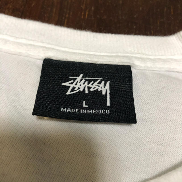 STUSSY(ステューシー)のstussy ステューシー　Tシャツ　ホワイト　胸ロゴ メンズのトップス(Tシャツ/カットソー(半袖/袖なし))の商品写真