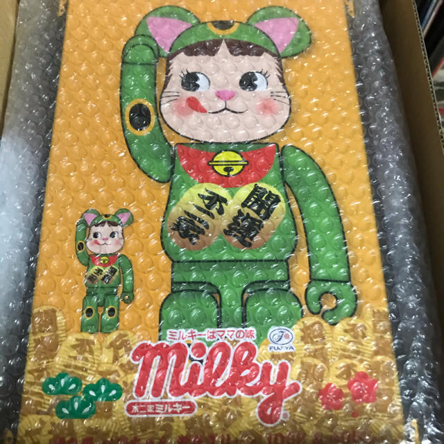 MEDICOM TOY(メディコムトイ)のBE@RBRICK  ペコちゃん  招き猫 蛍光グリーン 100％＆400％ エンタメ/ホビーのおもちゃ/ぬいぐるみ(キャラクターグッズ)の商品写真