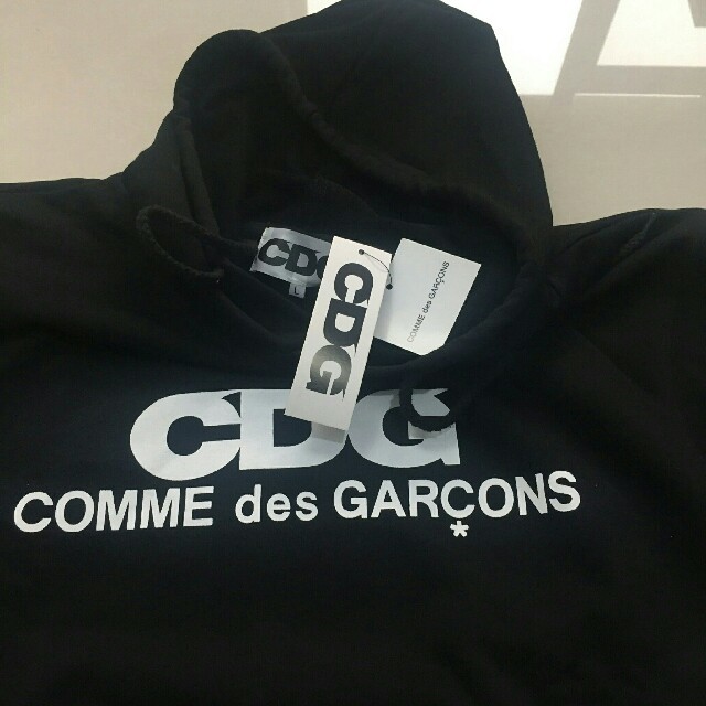 COMME des GARCONS(コムデギャルソン)のCOMME DES GARCONS　パーカー　Ｌサイズ メンズのトップス(パーカー)の商品写真