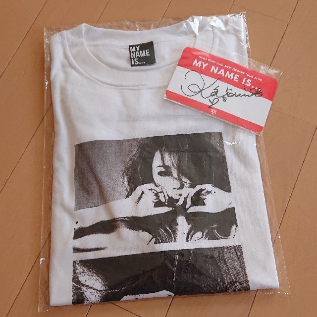 倖田來未 Tシャツ ステッカー エンタメ/ホビーのタレントグッズ(ミュージシャン)の商品写真