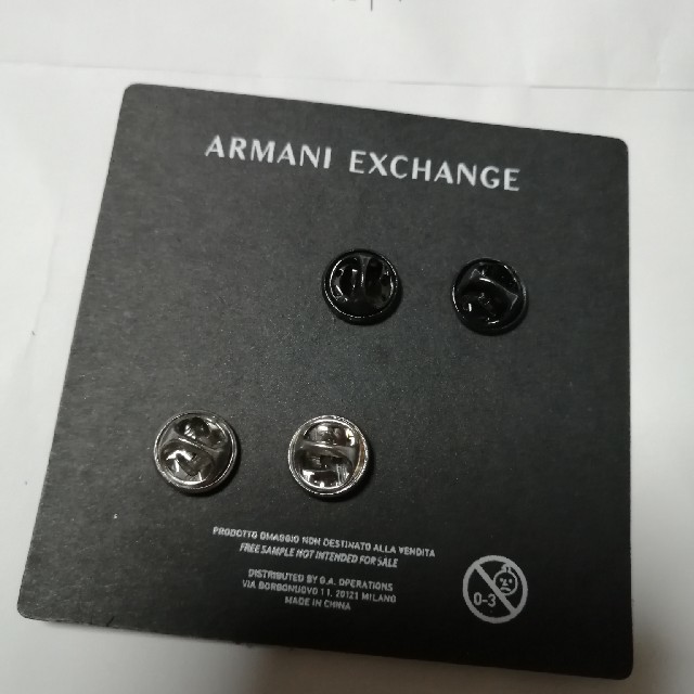 Armani(アルマーニ)のARMANIバッチ メンズのファッション小物(その他)の商品写真