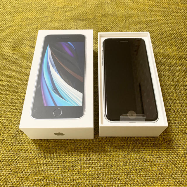 新品　iPhone SE 2 本体　ホワイト　64GBスマートフォン/携帯電話