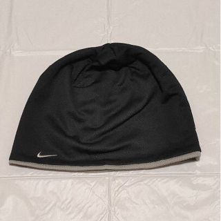 ナイキ(NIKE)の【未使用】NIKE　ナイキ　リバーシブルビーニー　ブラック×マットシルバー(ニット帽/ビーニー)