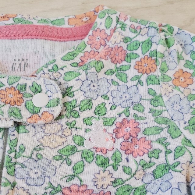 babyGAP(ベビーギャップ)のbabyGAP  花柄 カバーオール ファスナー付き キッズ/ベビー/マタニティのベビー服(~85cm)(カバーオール)の商品写真