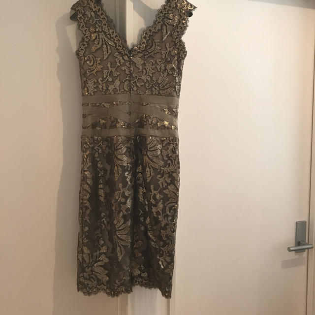 TADASHI SHOJI(タダシショウジ)のタダシショージ、スパンコールワンピース レディースのフォーマル/ドレス(ミディアムドレス)の商品写真