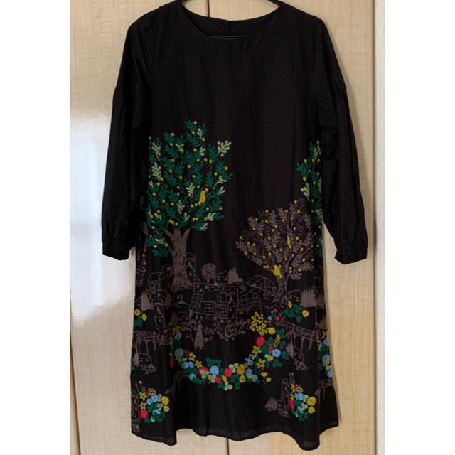 SUPER HAKKA - スーパーハッカ  刺繍黒ワンピース
