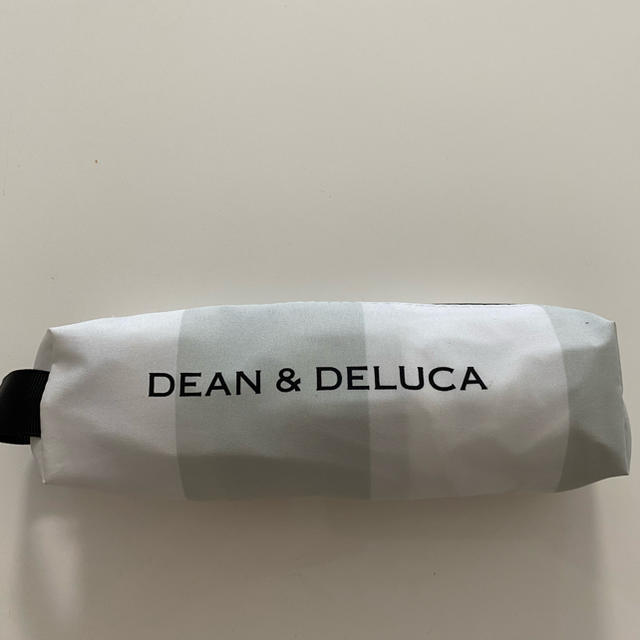 DEAN & DELUCA(ディーンアンドデルーカ)の新品未使用　DEAN&DELUCA  折り畳み傘 レディースのファッション小物(傘)の商品写真