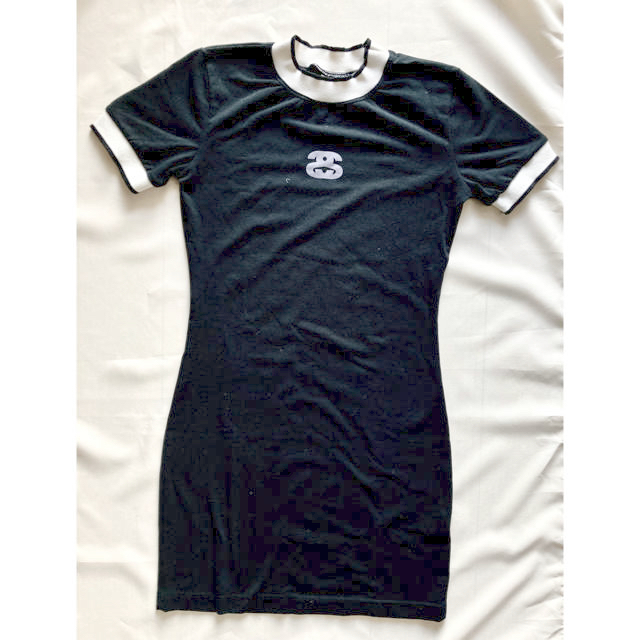 STUSSY(ステューシー)の期間限定値下げSTUSSY SISTAステューシーシスタ Tシャツミニワンピ レディースのトップス(Tシャツ(半袖/袖なし))の商品写真