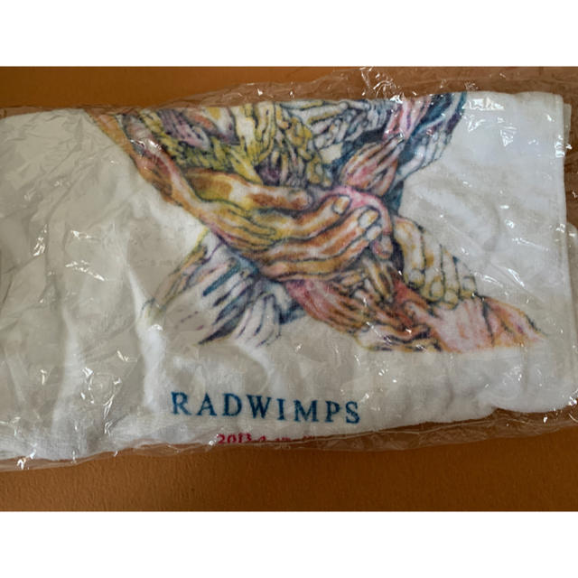 新品未開封 RADWIMPS LIVE 2013 春ウララレミドソ　タオル エンタメ/ホビーのタレントグッズ(ミュージシャン)の商品写真