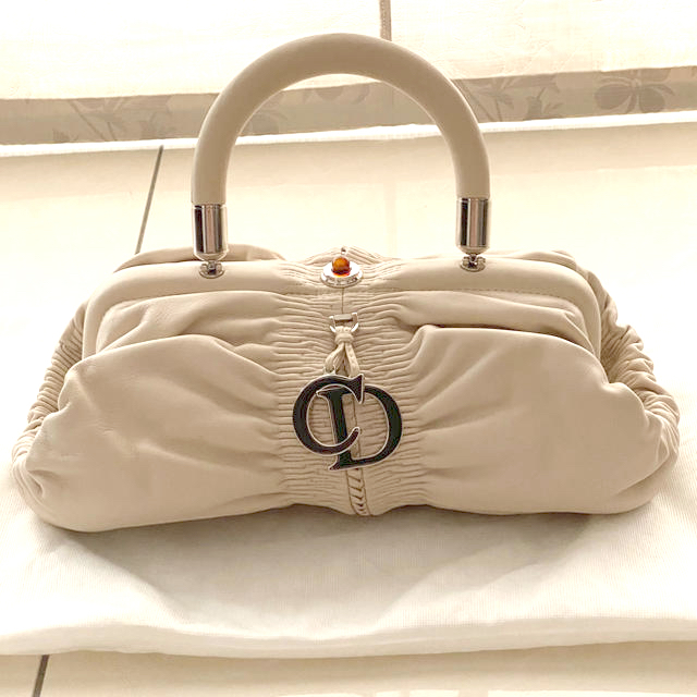Christian Dior(クリスチャンディオール)の★Christian Dior★カレーニナ ハンドバッグ ミルクティーベージュ レディースのバッグ(ハンドバッグ)の商品写真