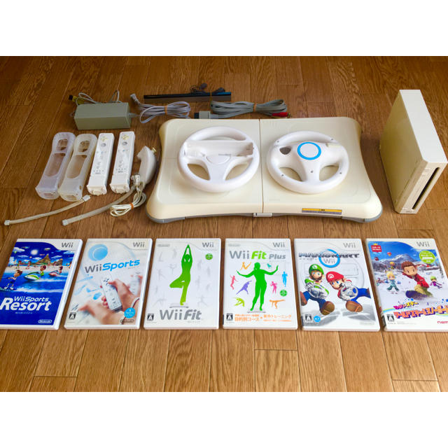 任天堂　Wii 本体　WiiFit  ファミリースキー　マリオカート等