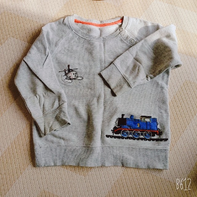 UNIQLO(ユニクロ)のワンコイン♡　トーマス刺繍　トレーナー キッズ/ベビー/マタニティのキッズ服男の子用(90cm~)(Tシャツ/カットソー)の商品写真