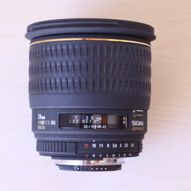 SIGMA(シグマ)のSIGMA シグマ 24mm F1.8 D EX DG MACRO ニコン用 スマホ/家電/カメラのカメラ(レンズ(単焦点))の商品写真