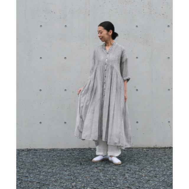 板倉直子さん着用 maison de soil ピンタックワンピース grey | フリマアプリ ラクマ