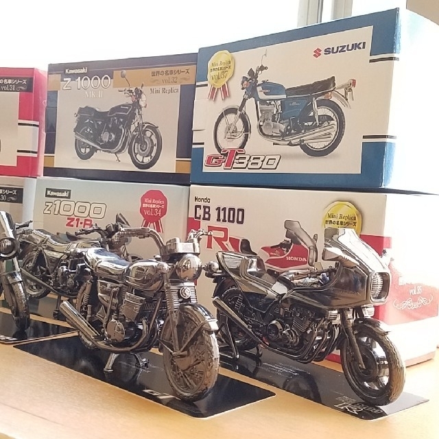 バイク 8台セットの通販 by muteshi's shop｜ラクマ レプリカ 世界の名車シリーズ 新作爆買い