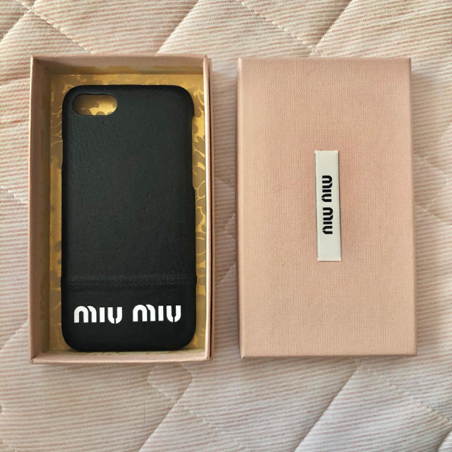 miumiu(ミュウミュウ)のmiu miu  ミュウミュウ  iPhone7、8ケース　ブラック スマホ/家電/カメラのスマホアクセサリー(iPhoneケース)の商品写真