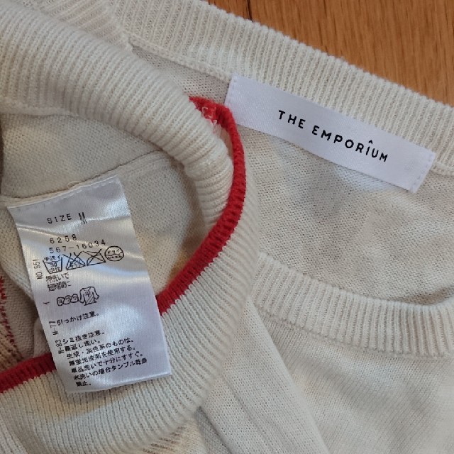 THE EMPORIUM(ジエンポリアム)のオウムの綿混セーター レディースのトップス(ニット/セーター)の商品写真