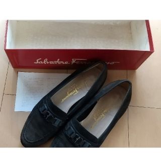 サルヴァトーレフェラガモ(Salvatore Ferragamo)のFerragamo 女性用スエードローファ 黒(ハイヒール/パンプス)