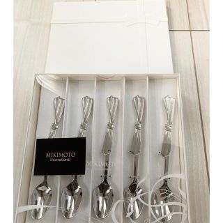 ミキモト(MIKIMOTO)の（ガーデニア様専用）【新品】ミキモトリボン　スプーン＆フォーク　セット(カトラリー/箸)