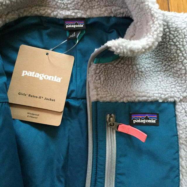 patagonia(パタゴニア)の新品 パタゴニア キッズレトロXジャケット Sサイズ7-８歳 キッズ/ベビー/マタニティのキッズ服男の子用(90cm~)(ジャケット/上着)の商品写真