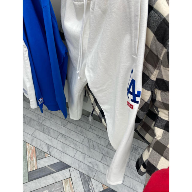 Supreme(シュプリーム)の【MLB × Kith】ドジャース　スエットパンツ メンズのパンツ(その他)の商品写真