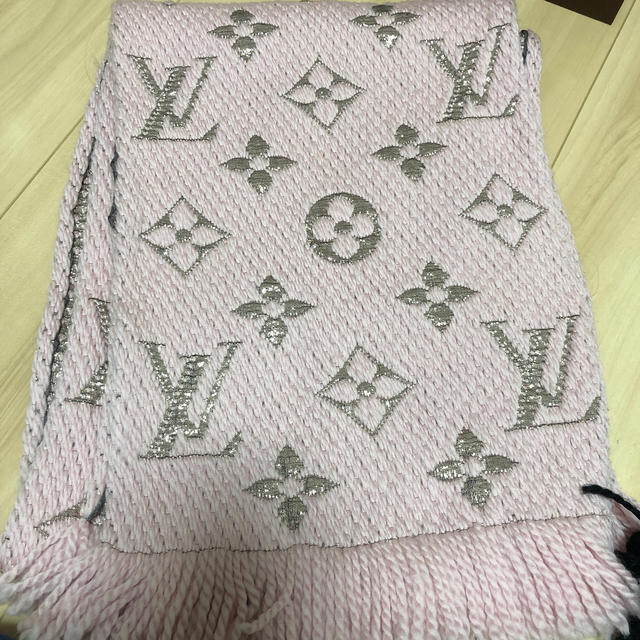 LOUIS VUITTON(ルイヴィトン)のLOUIS VUITTON マフラー ピンク 蝶々様専用 レディースのファッション小物(マフラー/ショール)の商品写真