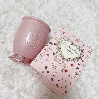 メルヴェイユーズ ブラッシュホルダー LADUREE