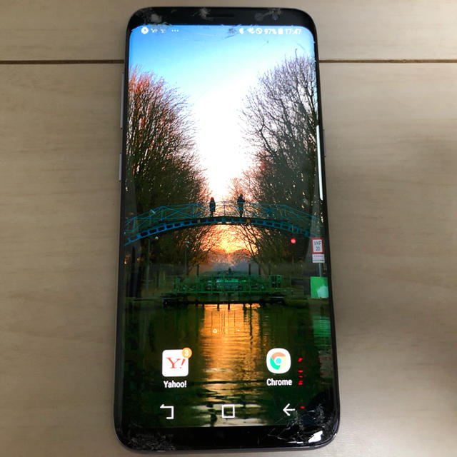 Galaxy(ギャラクシー)のGalaxy s8 docomo 画面割れ スマホ/家電/カメラのスマートフォン/携帯電話(スマートフォン本体)の商品写真