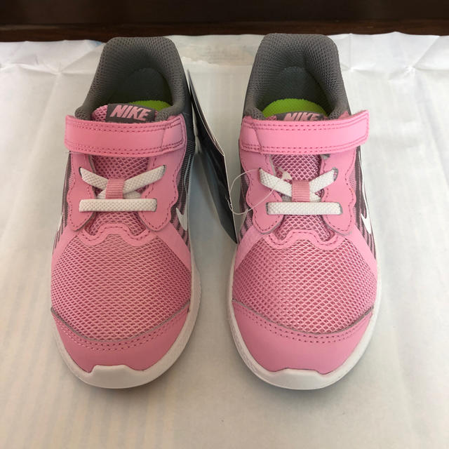 NIKE(ナイキ)のナイキ　子供のスニーカー（16cm）　新品 キッズ/ベビー/マタニティのキッズ靴/シューズ(15cm~)(スニーカー)の商品写真