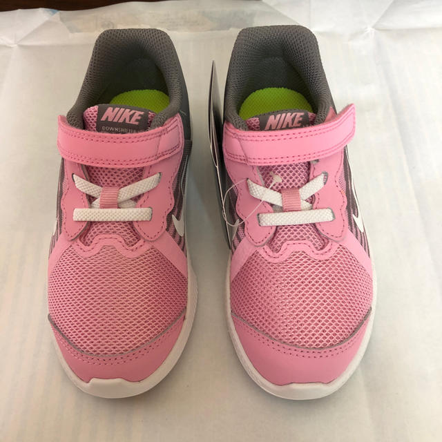 NIKE(ナイキ)のナイキ　子供のスニーカー（16cm）　新品 キッズ/ベビー/マタニティのキッズ靴/シューズ(15cm~)(スニーカー)の商品写真