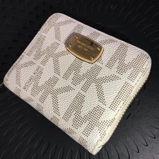 マイケルコース(Michael Kors)の財布 MICHEAL KORS マイケルコース 白 コンパクト(財布)