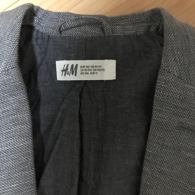 H&M(エイチアンドエム)の美品✨H&M ジャケット140センチ キッズ/ベビー/マタニティのキッズ服男の子用(90cm~)(ドレス/フォーマル)の商品写真