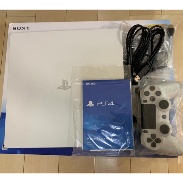 PlayStation4(プレイステーション4)のPS4 プレイステーション4 ホワイト(CUH-2200A B02) 本体 エンタメ/ホビーのゲームソフト/ゲーム機本体(家庭用ゲーム機本体)の商品写真