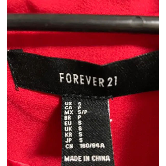 FOREVER 21(フォーエバートゥエンティーワン)のタグ付き FORVEVER21 ジャケット 赤 レッド アウター レディースのジャケット/アウター(テーラードジャケット)の商品写真