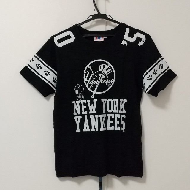 SNOOPY(スヌーピー)のスヌーピー 黒 Tシャツ Mサイズ ニューヨーク・ヤンキー メジャーリーグ 野球 レディースのトップス(Tシャツ(半袖/袖なし))の商品写真