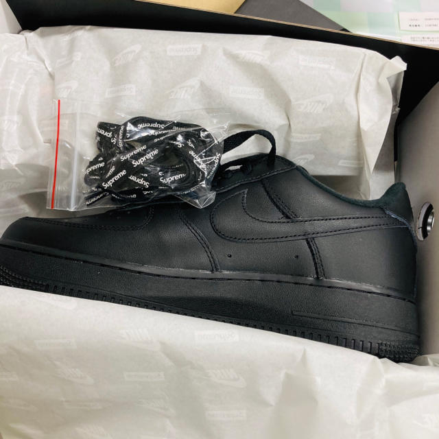 Supreme(シュプリーム)のエアフォース1 AF1 シュプリーム 黒 27cm 国内正規品 メンズの靴/シューズ(スニーカー)の商品写真