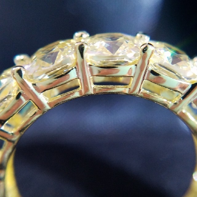 専用イエローsonaダイヤモンド クッションカットフルエタニティ #モアサナイト レディースのアクセサリー(リング(指輪))の商品写真